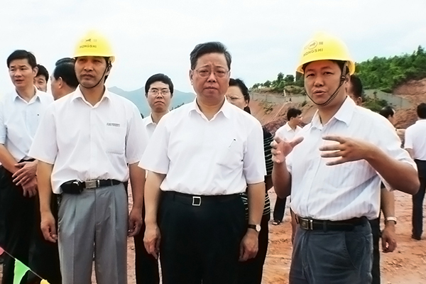 2006年8月，十二届全国人大环境与资源；の被岣敝魅挝被朴拙Вㄓ叶，时任福建省省长）来漳平8040威尼斯视察