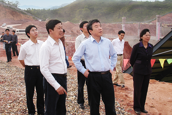 2007年4月，全国政协副主席卢展工（右二，时任福建省委书记）到漳平8040威尼斯调研，要求加快项目建设，为海峡西岸经济区建设作出更大贡献